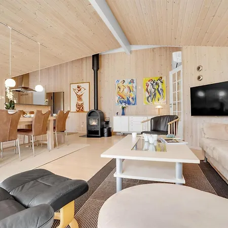 Gudlaug - 1km From The Sea By Interhome