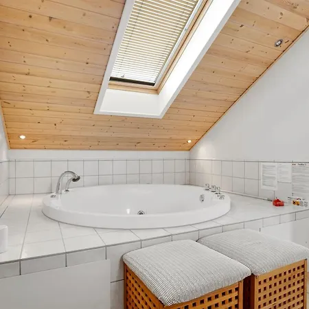 Gudlaug - 1km From The Sea By Interhome