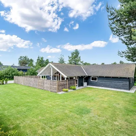 Сasa de vacaciones Gudlaug - 1km From The Sea By Interhome Bøtø By